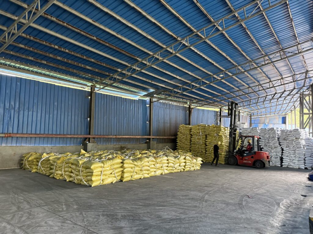 25 kg bags of lignosulfonate powder stored in the warehouse